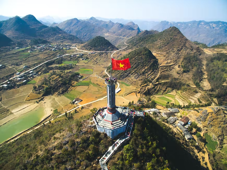 Lung Cu flag tower